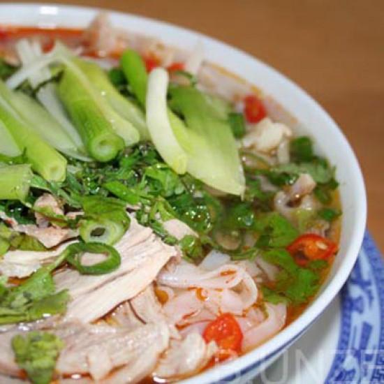 Rezeptbild: Vietnamesische Nudelsuppe mit Huhn