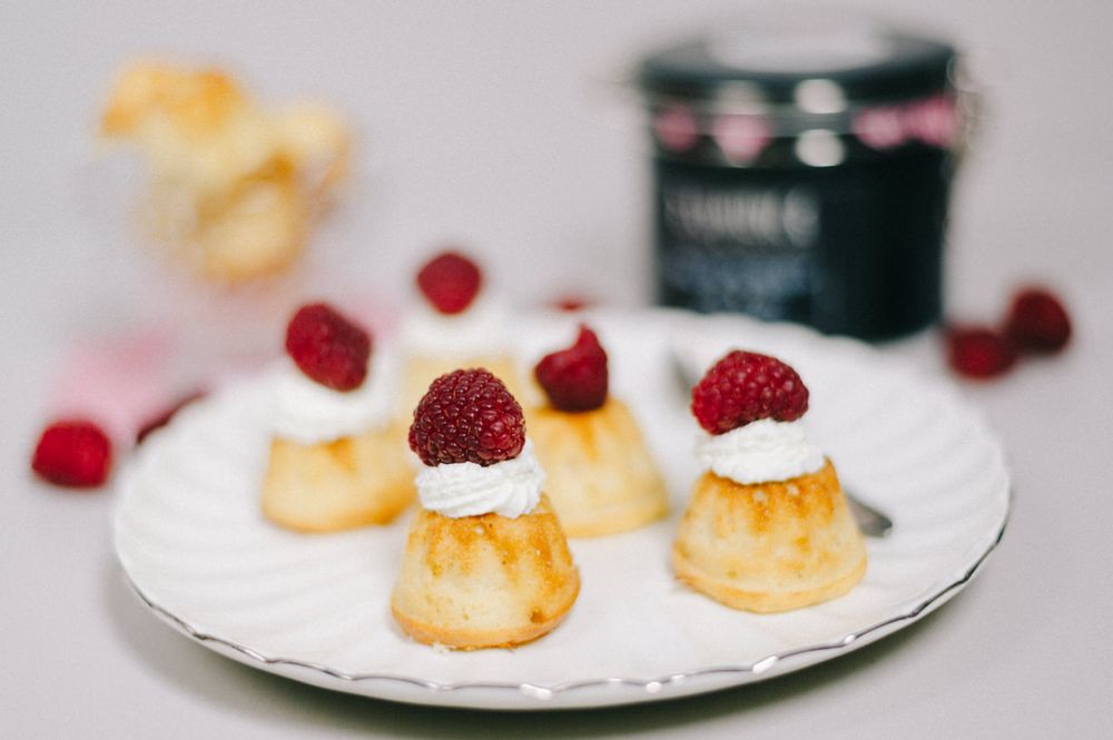 Rezeptbild: CHAI MINI GUGL MIT KOKOS UND HIMBEER