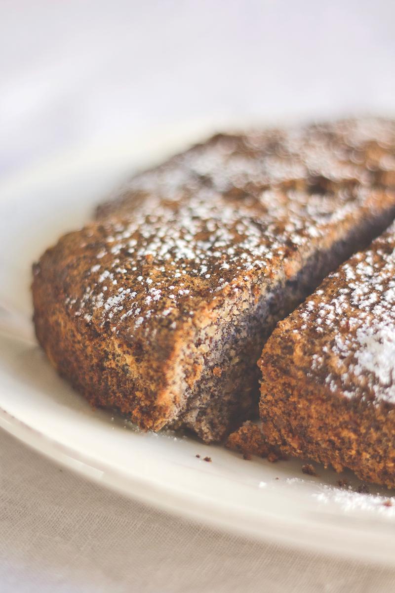 Rezeptbild: Tiroler Mohnkuchen mit Walnüssen 