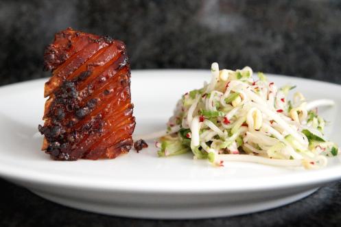Rezeptbild: Schweinebauch mit asiatischem Salat