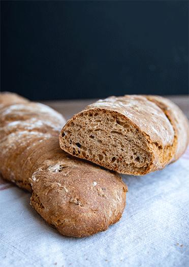 Rezeptbild: Rustikales Wurzelbrot mit getrockneten Tomaten