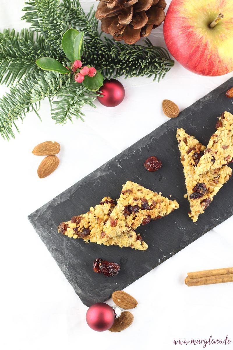 Rezeptbild: Winterliche Apfel-Hafer-Nussecken mit Cranberries