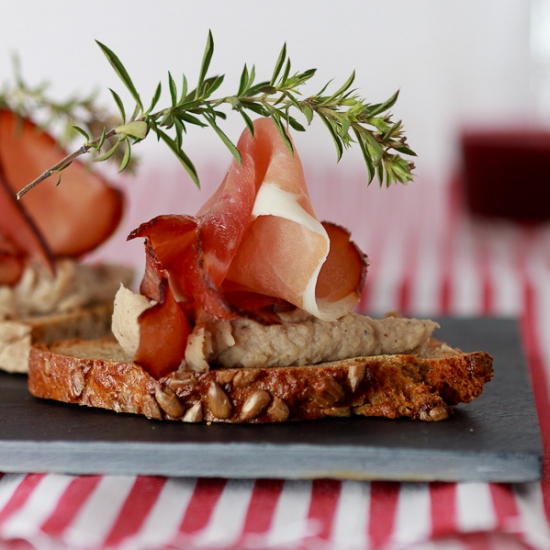 Rezeptbild: Crostini mit Maronencrème und Schwarzwälder Schinken