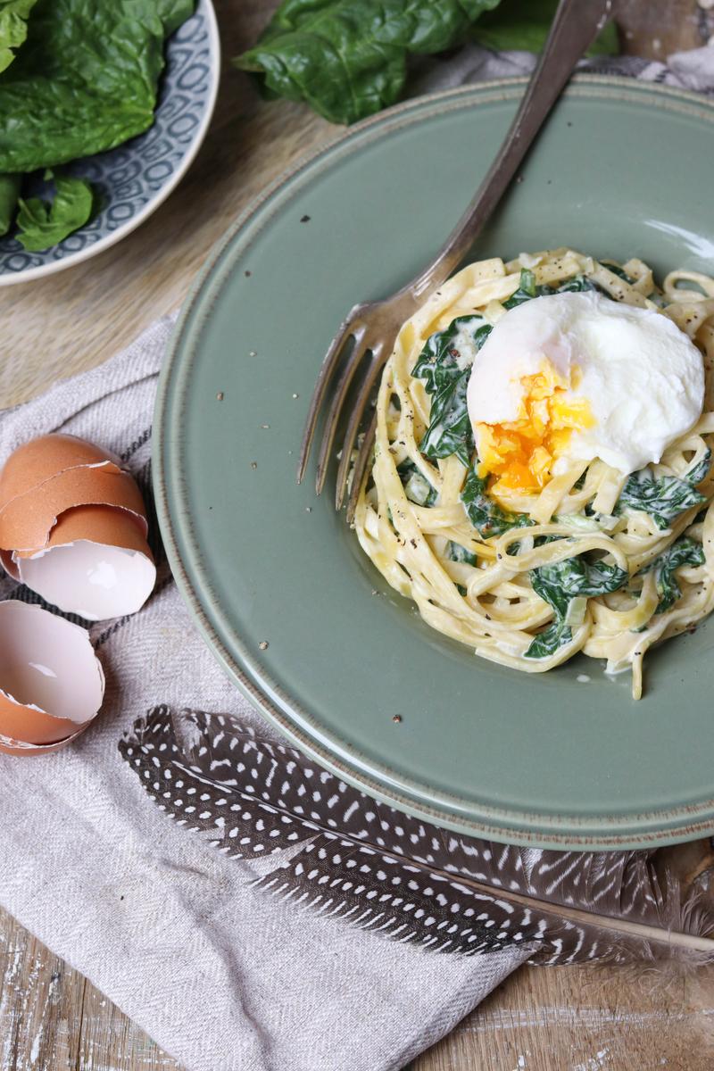 Rezeptbild: Spinat-Zitronen-Nudeln mit pochiertem Ei
