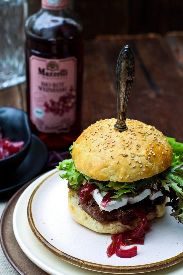 Rezeptbild: Burger Rezept mit Camembert und Portweinziebeln
