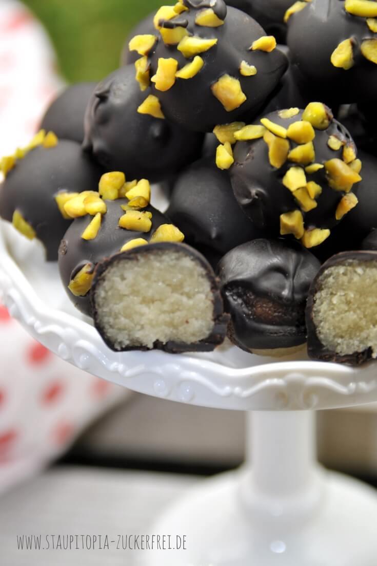 Rezeptbild: Die wahrscheinlich einfachsten Low Carb Pralinen der Welt: Low Carb Marzipan Pralinen