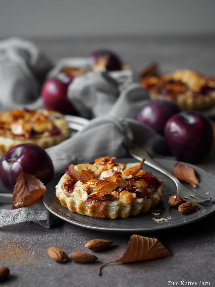 Rezeptbild: Pflaumen-Tartelettes mit Mandeln