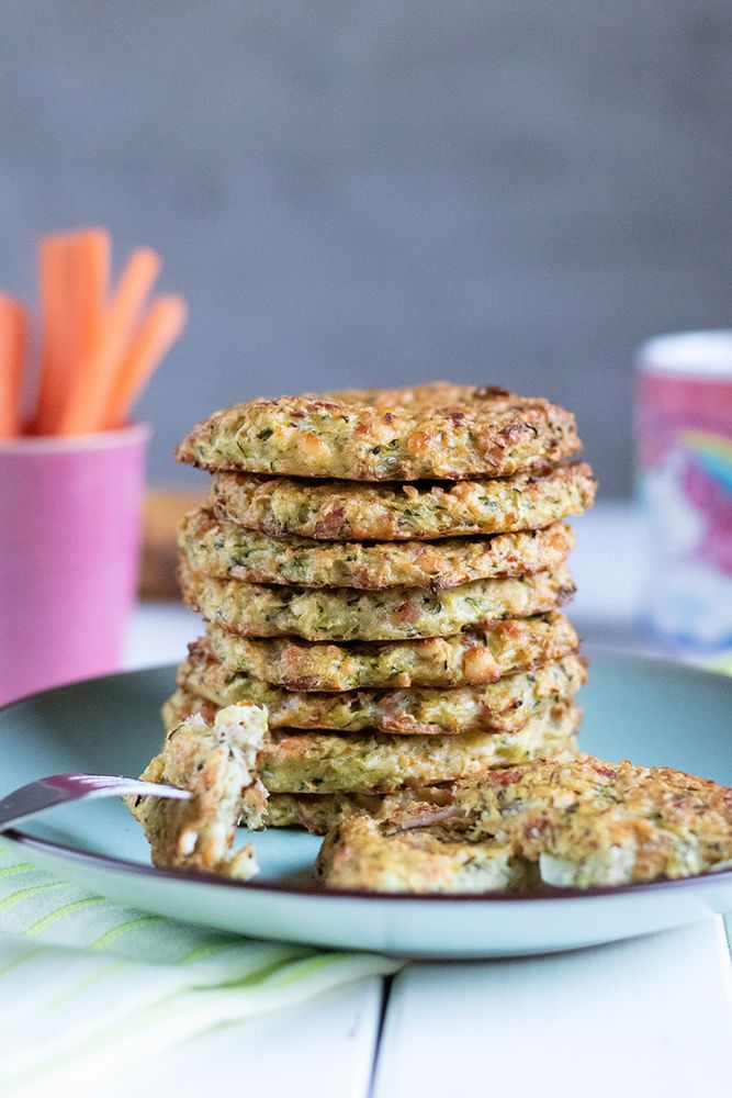 Rezeptbild: Zucchini-Puffer mit Joghurt-Dip