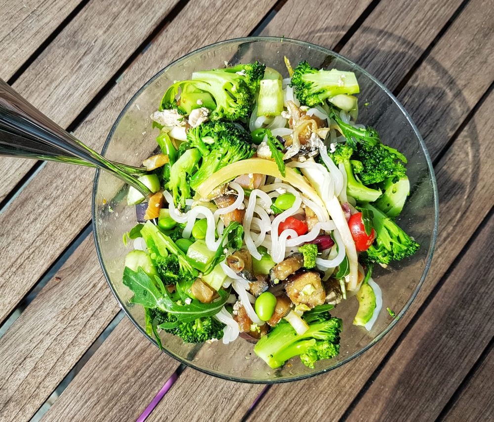 Rezeptbild: Glasnudelsalat mit Lachs