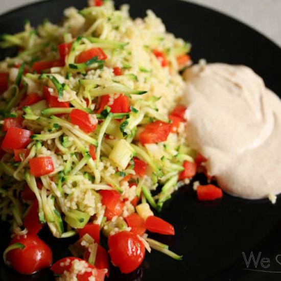 Rezeptbild: Couscous mit Zucchini, Paprika und Gewürzjoghurt
