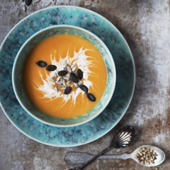 Rezeptbild: süsskartoffelsuppe mit gerösteten Kürbiskernen
