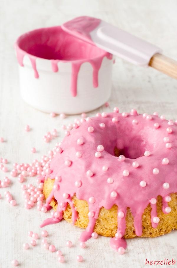 Rezeptbild: Rosa Rhabarberkuchen