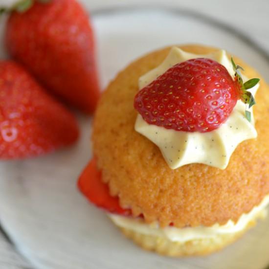Rezeptbild: Erdbeer-Vanille-Cupcakes