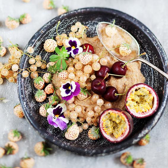Rezeptbild: Amaranth Porridge & Ananaserdbeeren