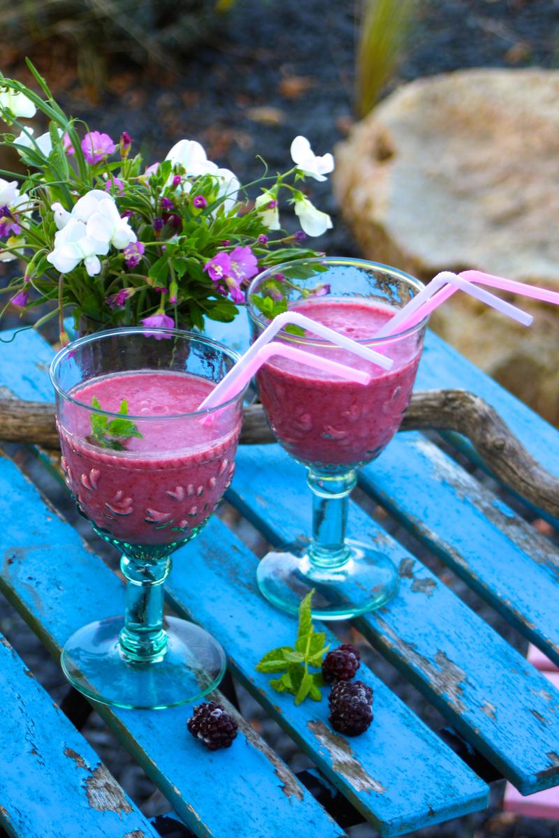 Rezeptbild: Kokosshake mit Brombeeren