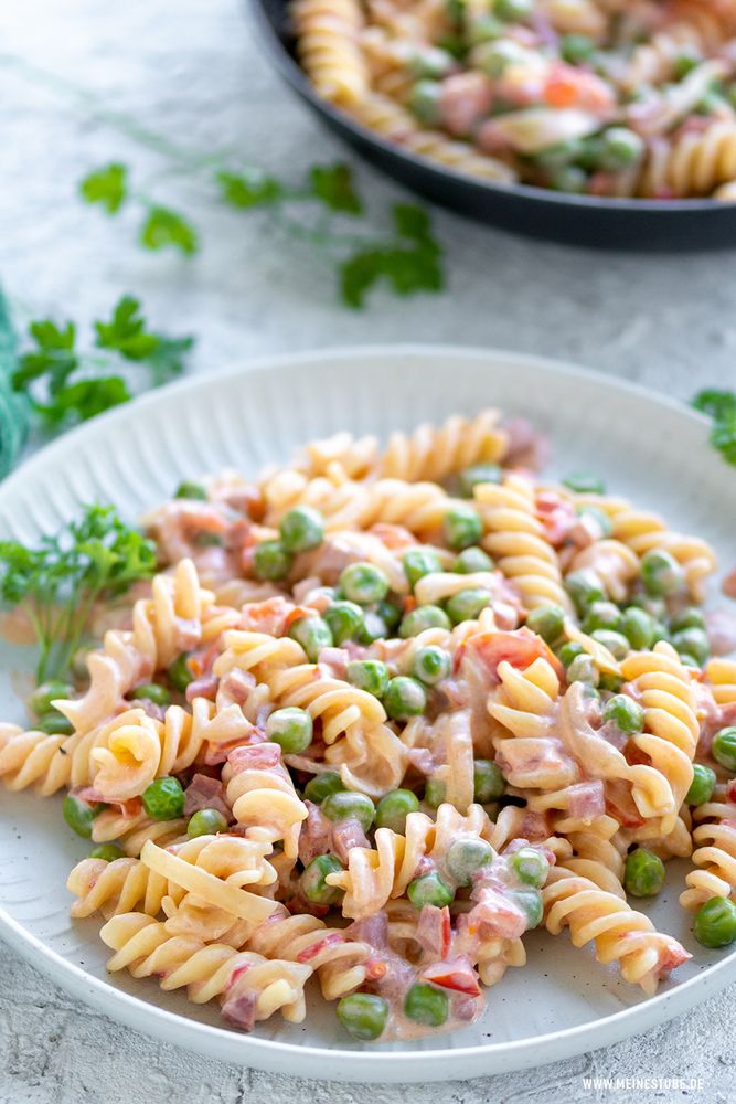 Rezeptbild: Fusilli mit Erbsen-Frischkäse-Soße und Speck