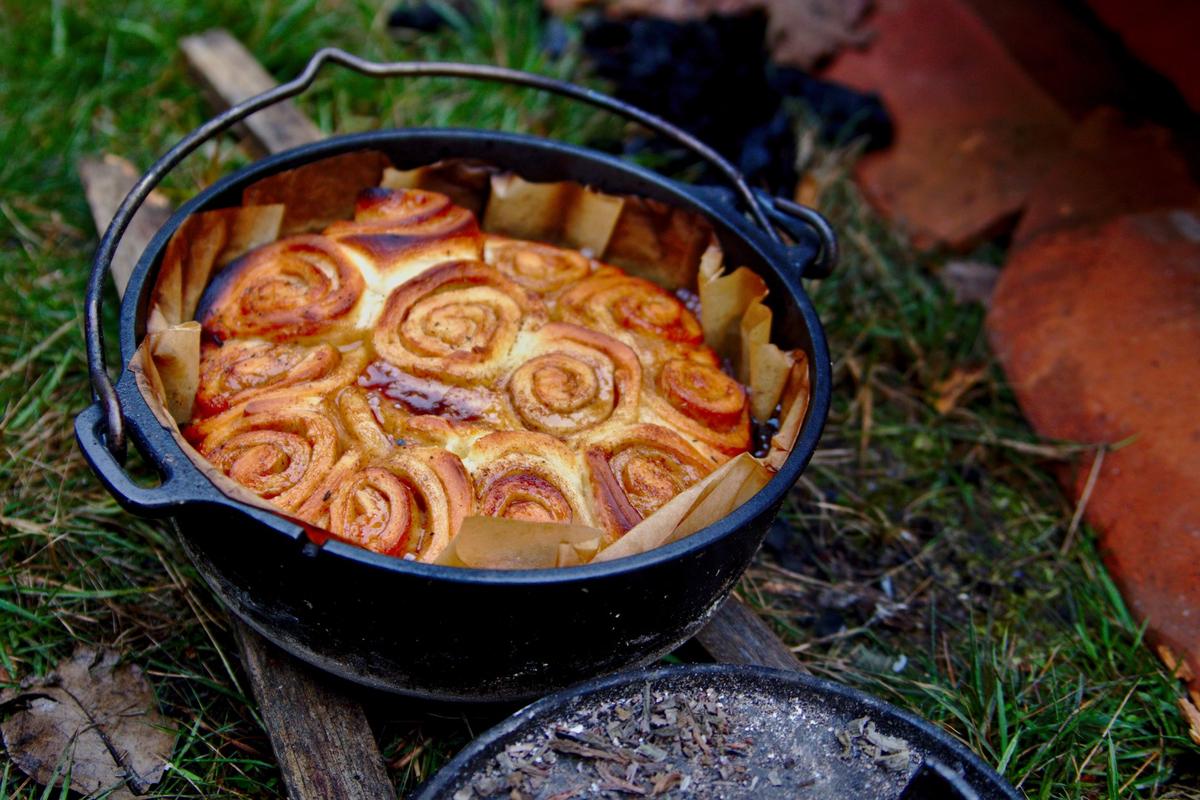 Rezeptbild: Zimtschnecken aus dem Dutch Oven