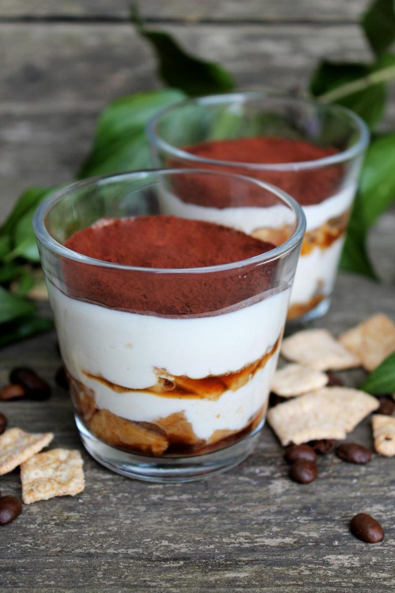 Rezeptbild: Cini-Mini-Eierlikör-Tiramisu im Glas