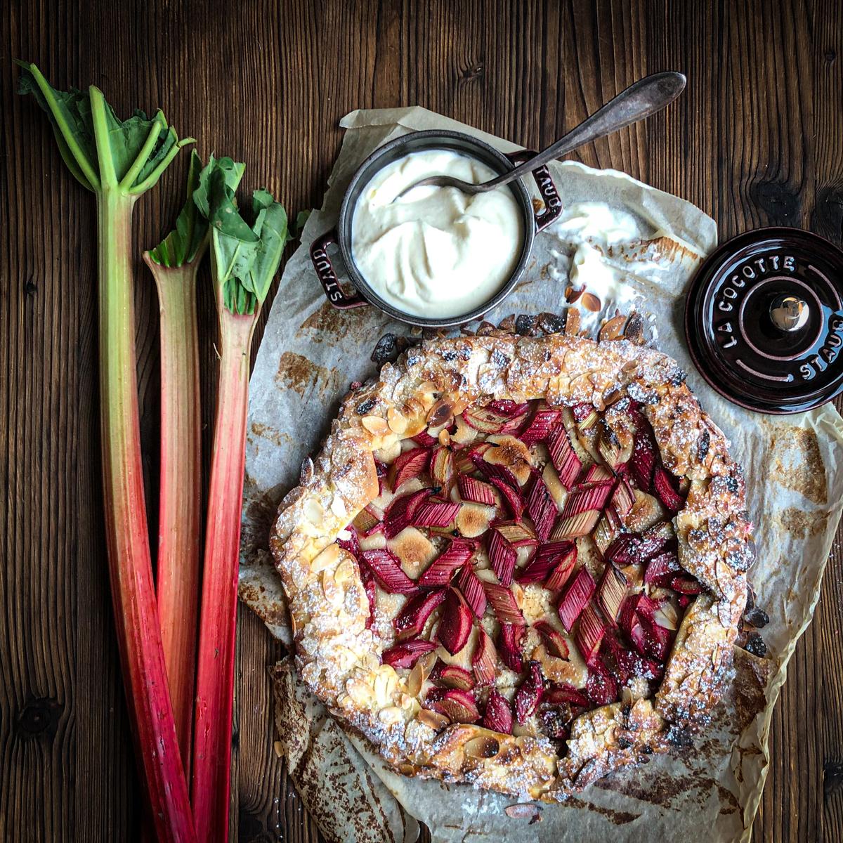 Rezeptbild: BLITZSCHNELLE RHABARBER GALETTE