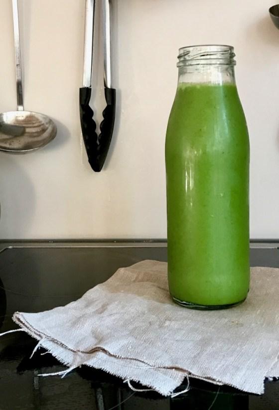Rezeptbild: Smoothie in grün: Gurke, Spinat, Apfel