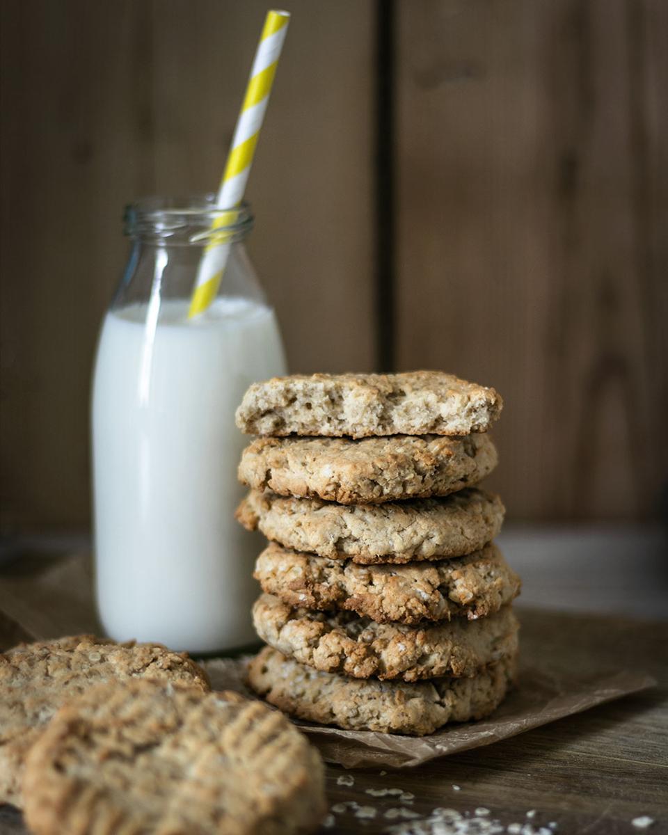 Rezeptbild: Knusprige Hafer-Cashew-Kekse mit laktosefreier Milch von MinusL | Kekse für alle! (Anzeige)