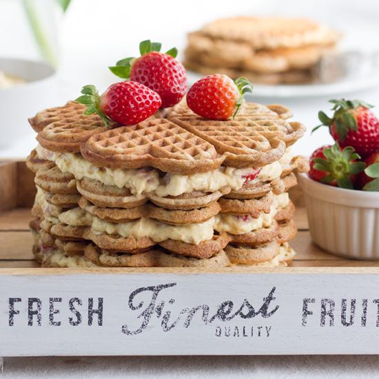 Rezeptbild: Erdbeer-Waffeltorte mit Eierlikörcreme
