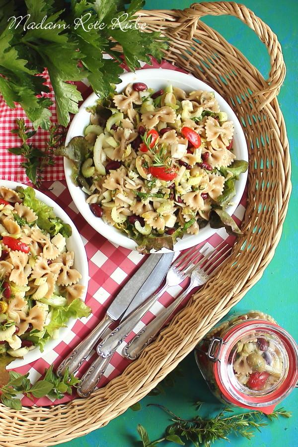 Rezeptbild: Farfalle mediterran mit Bleichsellerie