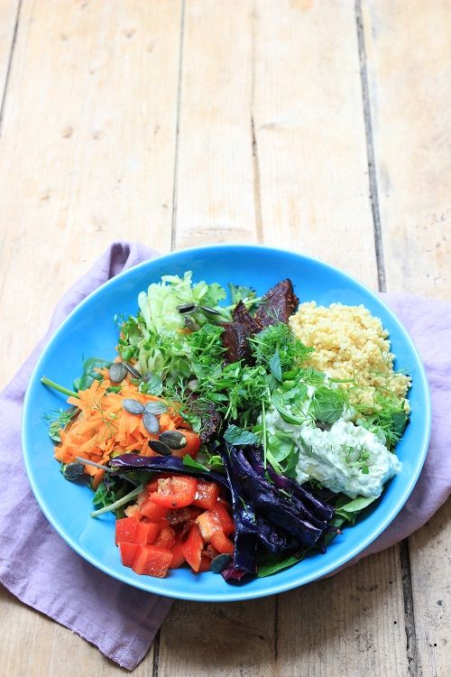Rezeptbild: Buddha Bowl mit Hirse, Rote Bete und Rotkohl