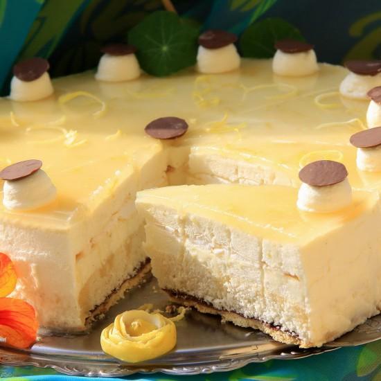 Rezeptbild: Zitronen-Baiser-Sahnetorte
