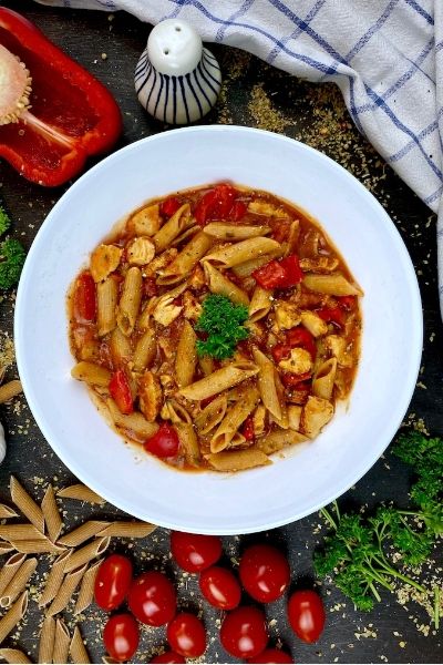 Rezeptbild: One-Pot Pasta mit Hähnchen und Gemüse