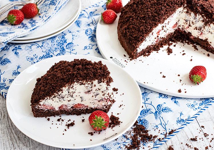 Rezeptbild: Maulwurfkuchen mit frischen Erdbeeren