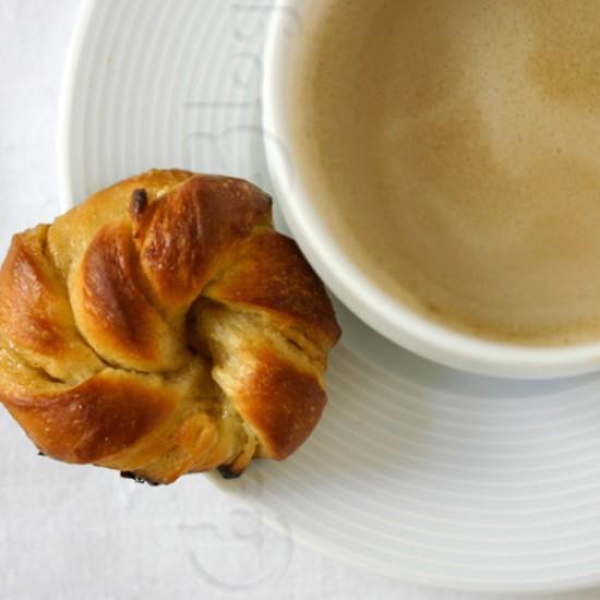 Rezeptbild: Kardemummabullar (Kardamomknoten)