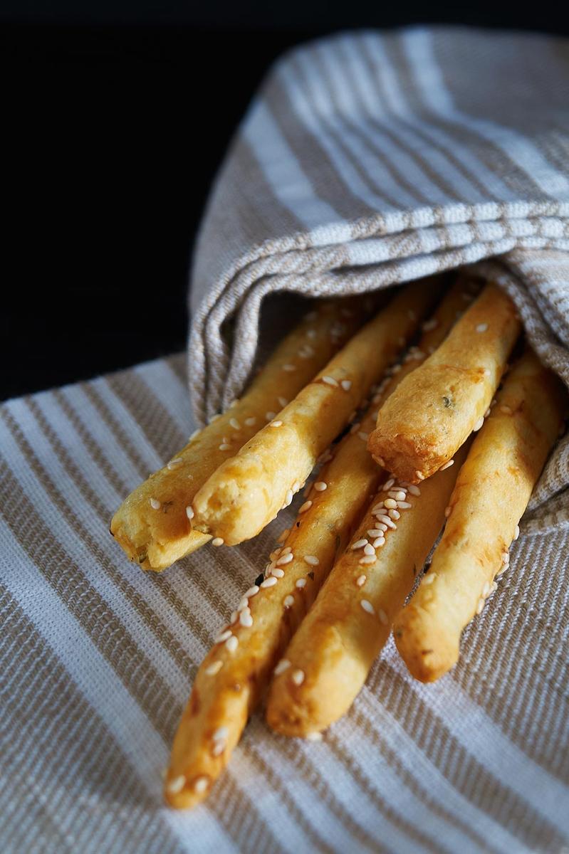 Rezeptbild: Oregano Sesam Käsestangen
