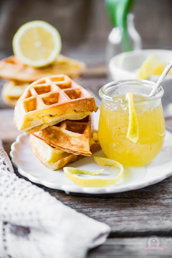 Rezeptbild: Frischkäse-Waffeln mit Zitronensauce 