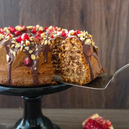 Rezeptbild: Nussgugelhupf mit Granatapfel