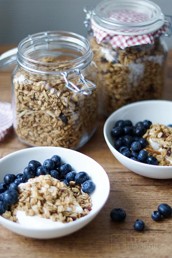 Rezeptbild: Granola (Knuspermüsli) mit Orangen und Mandeln
