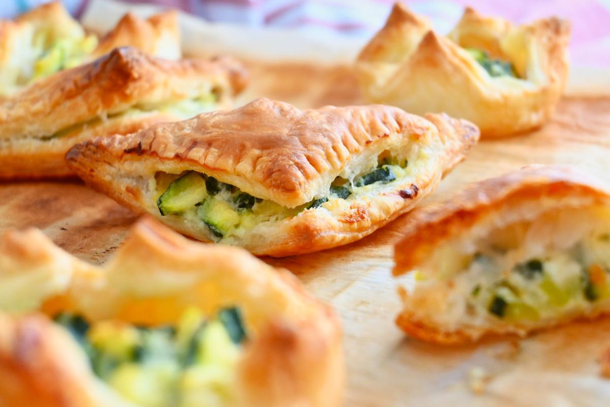 Rezeptbild: Blätterteigtaschen mit Zucchini