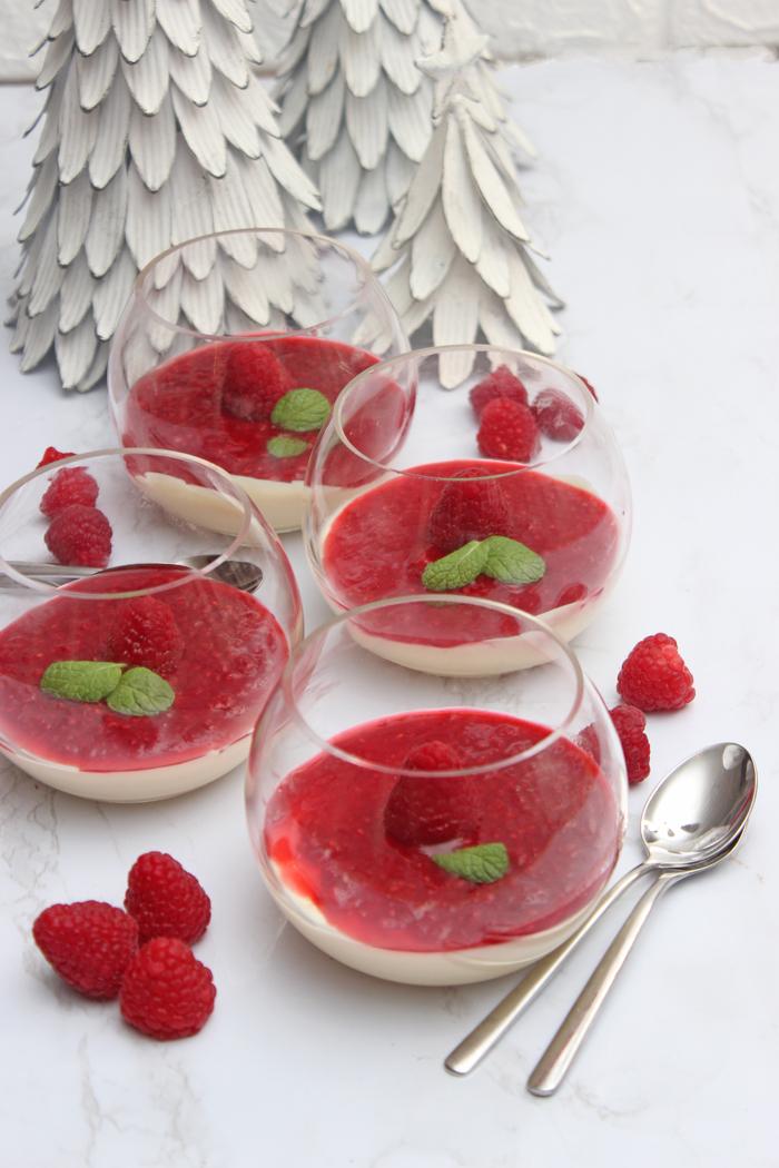Rezeptbild: Prosecco-Creme mit Himbeerkompott – Dessert im Glas