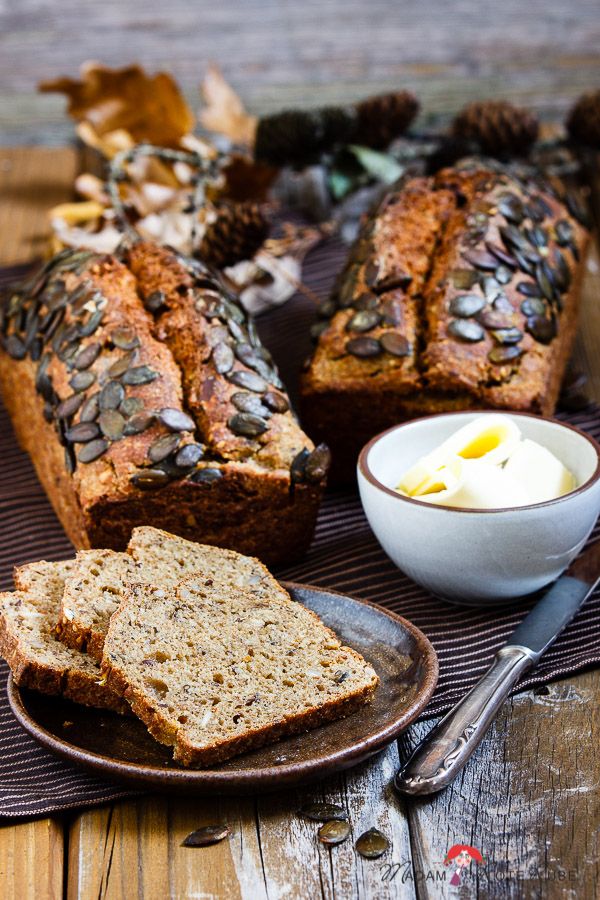 Rezeptbild: Kürbisbrot mit Buttermich & Saaten