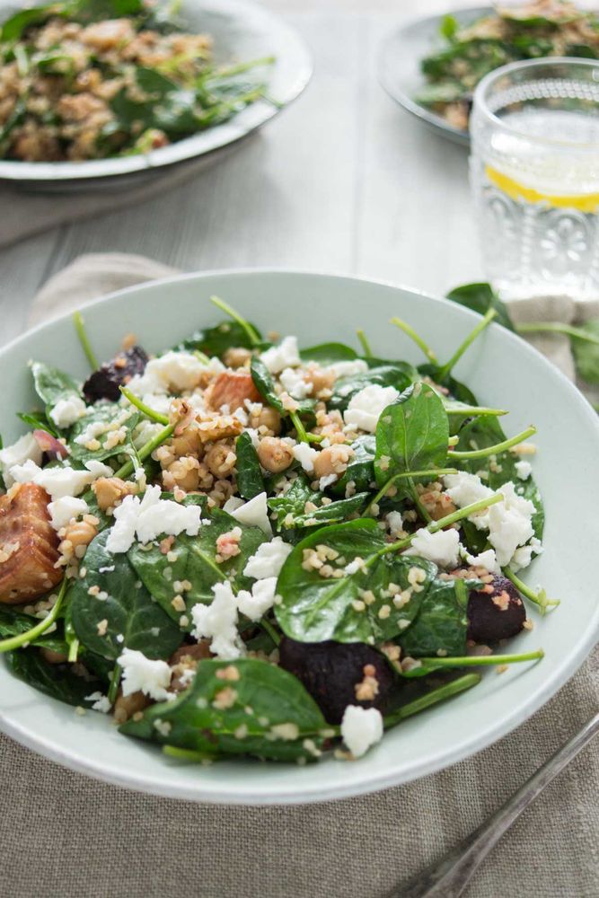 Rezeptbild: Spinatsalat mit gerösteter Rote Bete und Kichererbsen