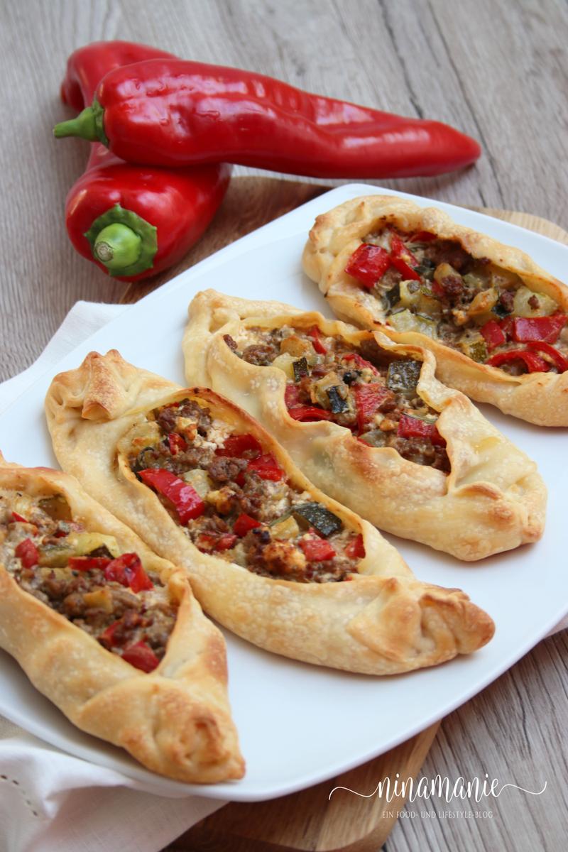 Rezeptbild: Pide: Leckere gefüllte Teigschiffchen