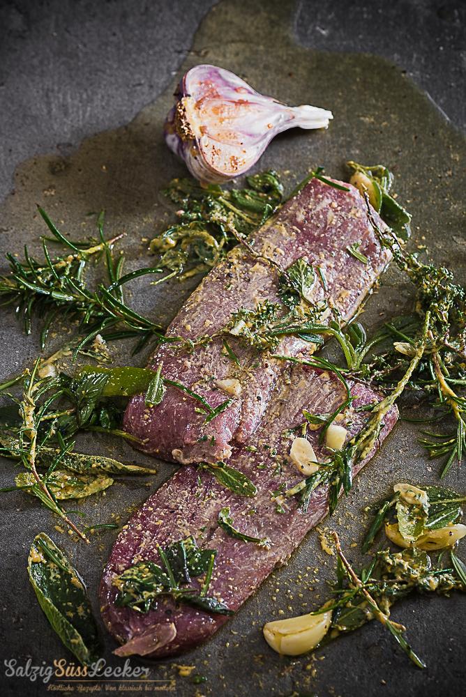 Rezeptbild: MARINIERTES LAMMFILET MIT LILA KARTOFFELCHIPS UND PFIFFERLINGS-SALAT 