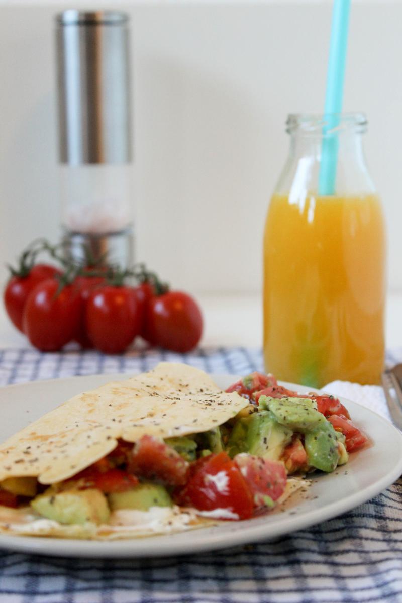 Rezeptbild: Pfannkuchen mit Avocado-Tomaten-Salsa