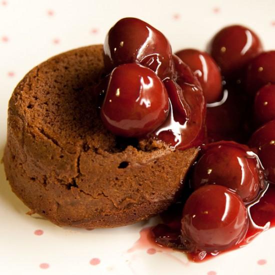 Rezeptbild: Fondant au Chocolat mit Sauerkirschen