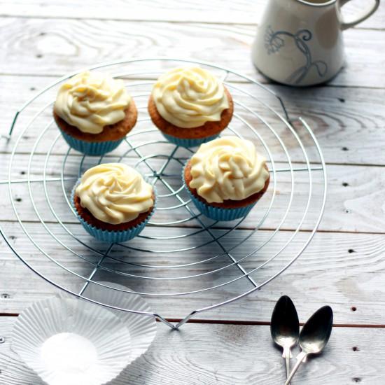 Rezeptbild: Haselnuss-Holunder Cupcakes