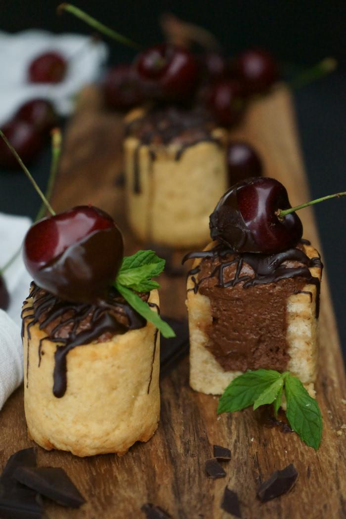 Rezeptbild: Gefüllte Cookie-Becher mit Mousse au Chocolat