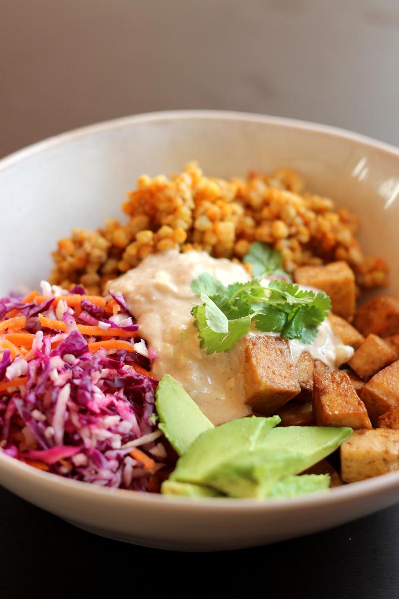 Rezeptbild: Kraut-Buchweizen-Bowl mit Avocado