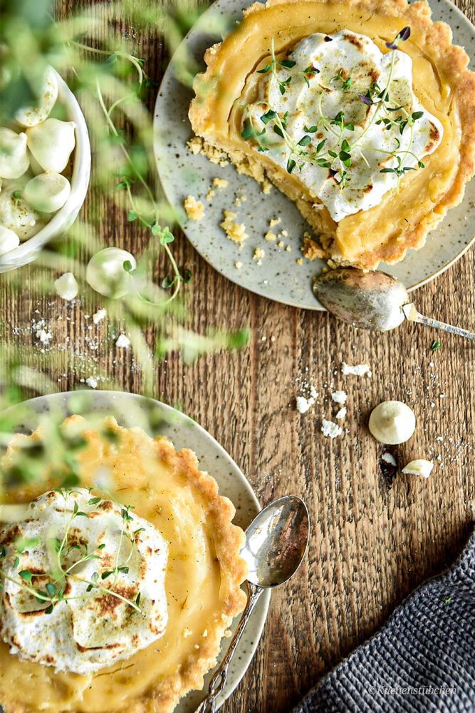 Rezeptbild: Zitronentarte mit Baiser und Thymian