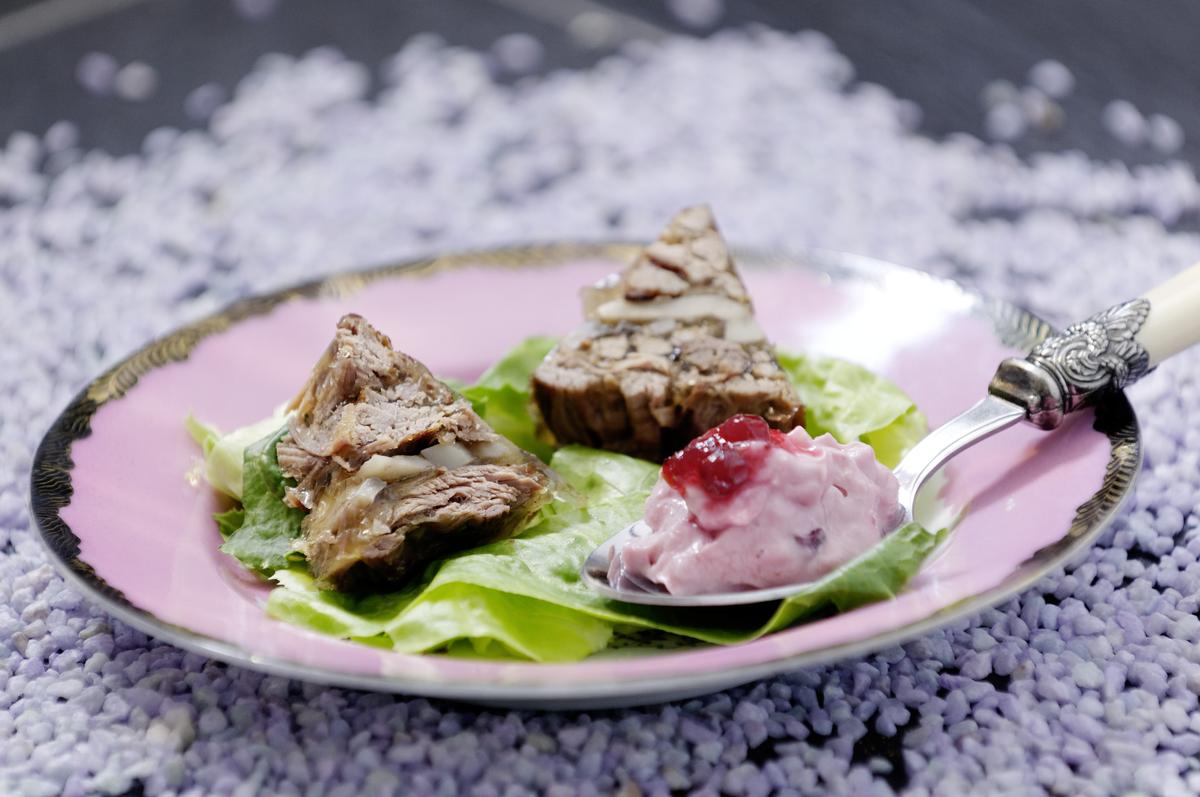 Rezeptbild: Sülze vom Reh an Preiselbeer-Senf-Sauce