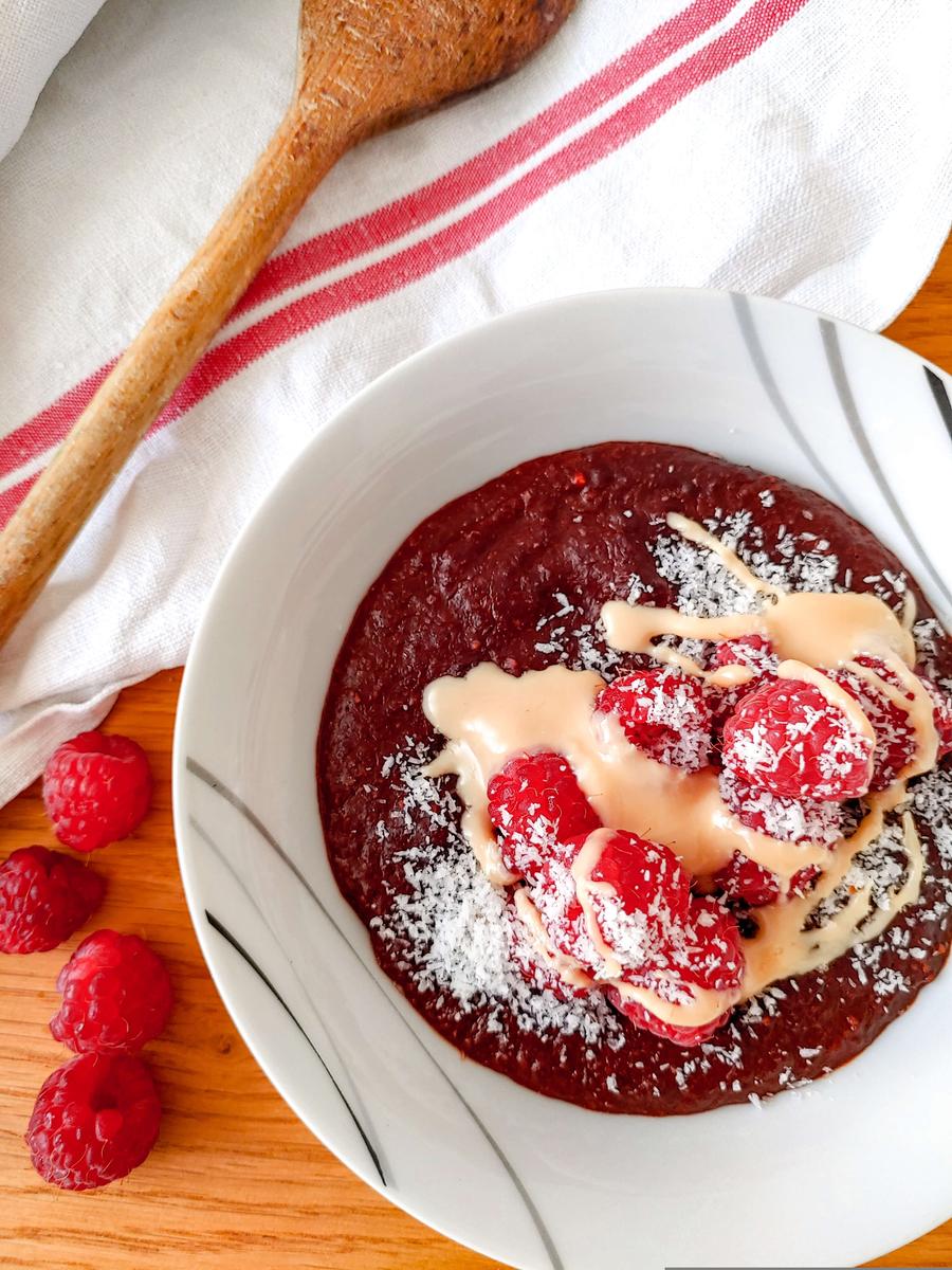Rezeptbild: Schoko-Kokos-Porridge mit Himbeeren